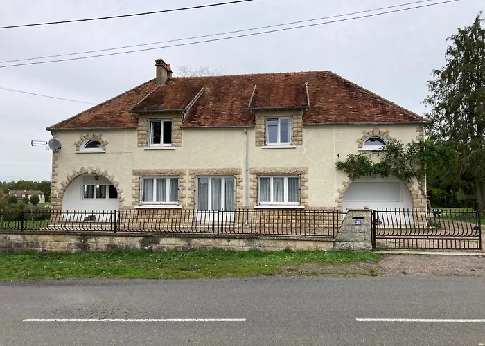 Lac De Lumiere. Relax With Rural Lakeside Living
