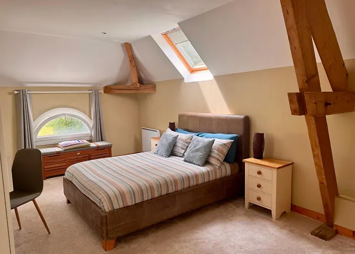 Lac De Lumiere. Relax With Rural Lakeside Living