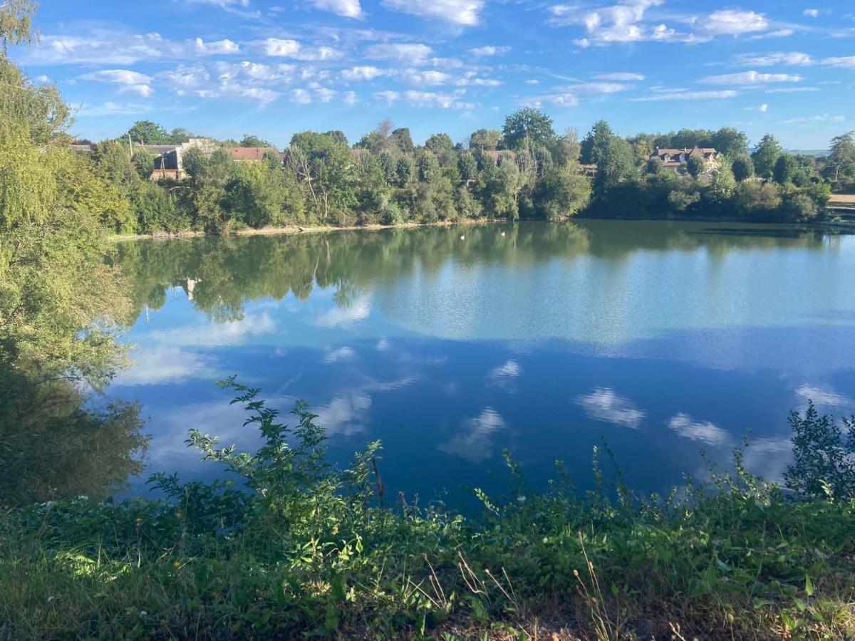 De Lumiere. Relax With Rural Lakeside Living * Herry