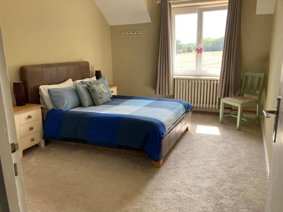 De Lumiere. Relax With Rural Lakeside Living *