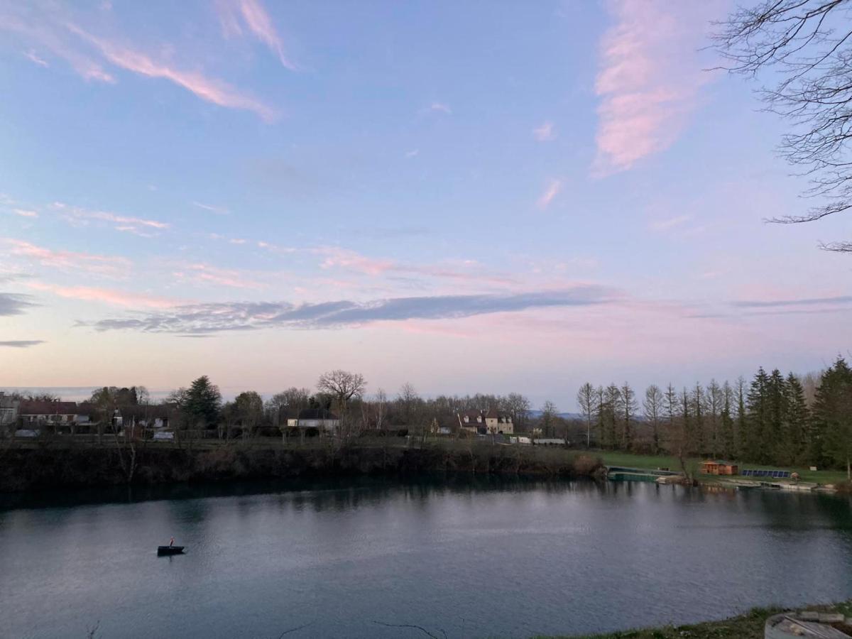 Apartment De Lumiere. Relax With Rural Lakeside Living