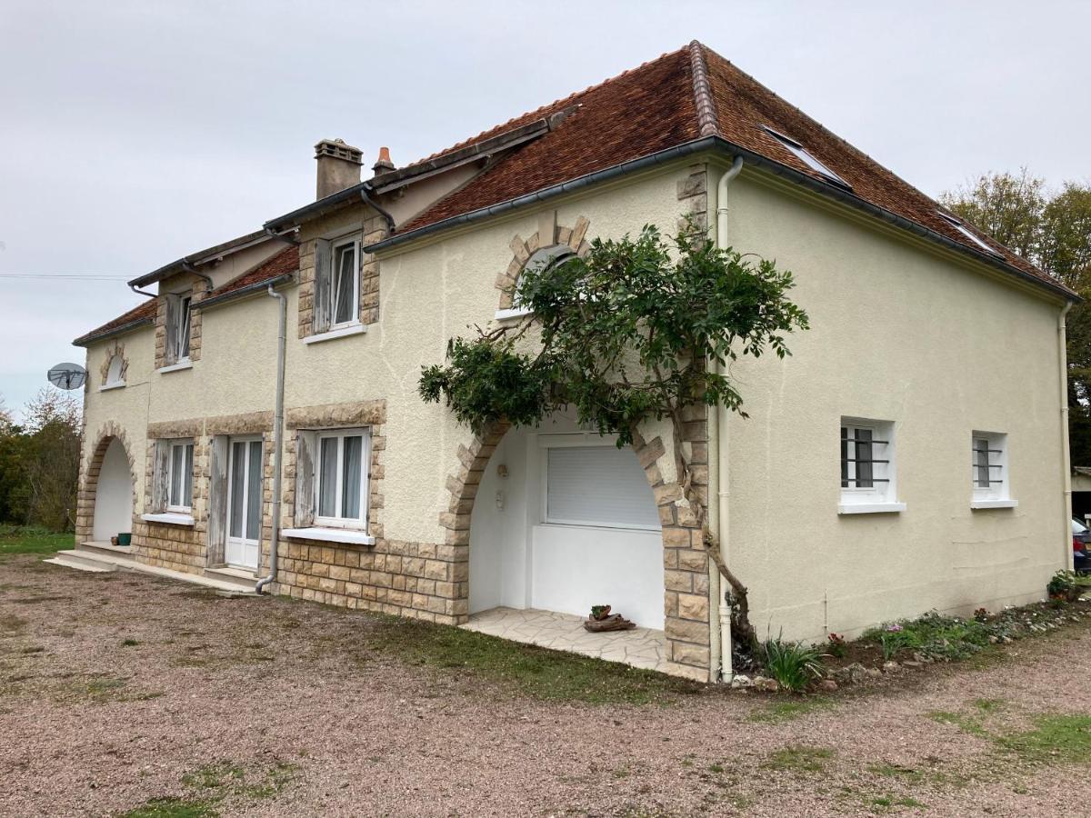 De Lumiere. Relax With Rural Lakeside Living Apartment