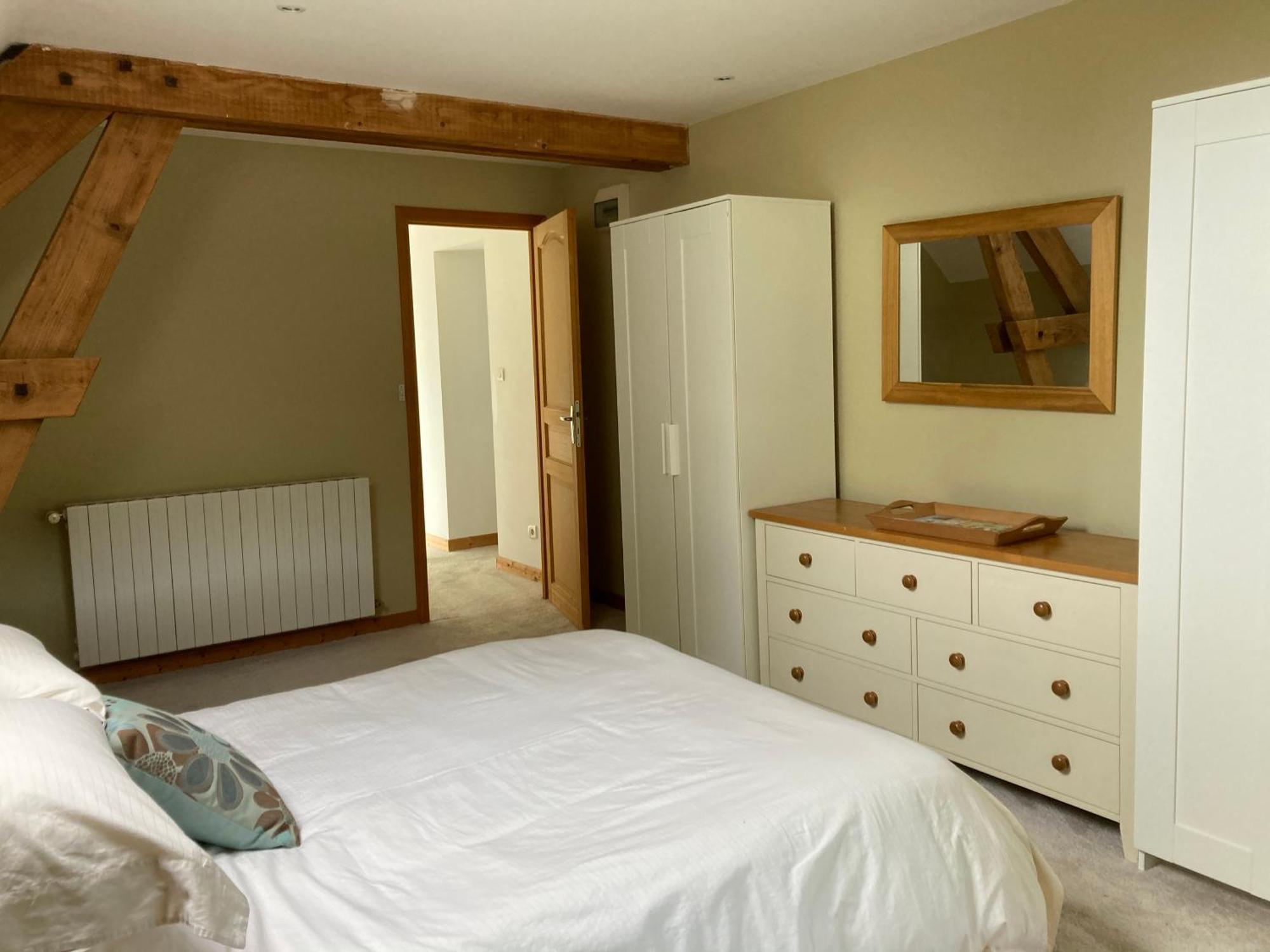 De Lumiere. Relax With Rural Lakeside Living Apartment *