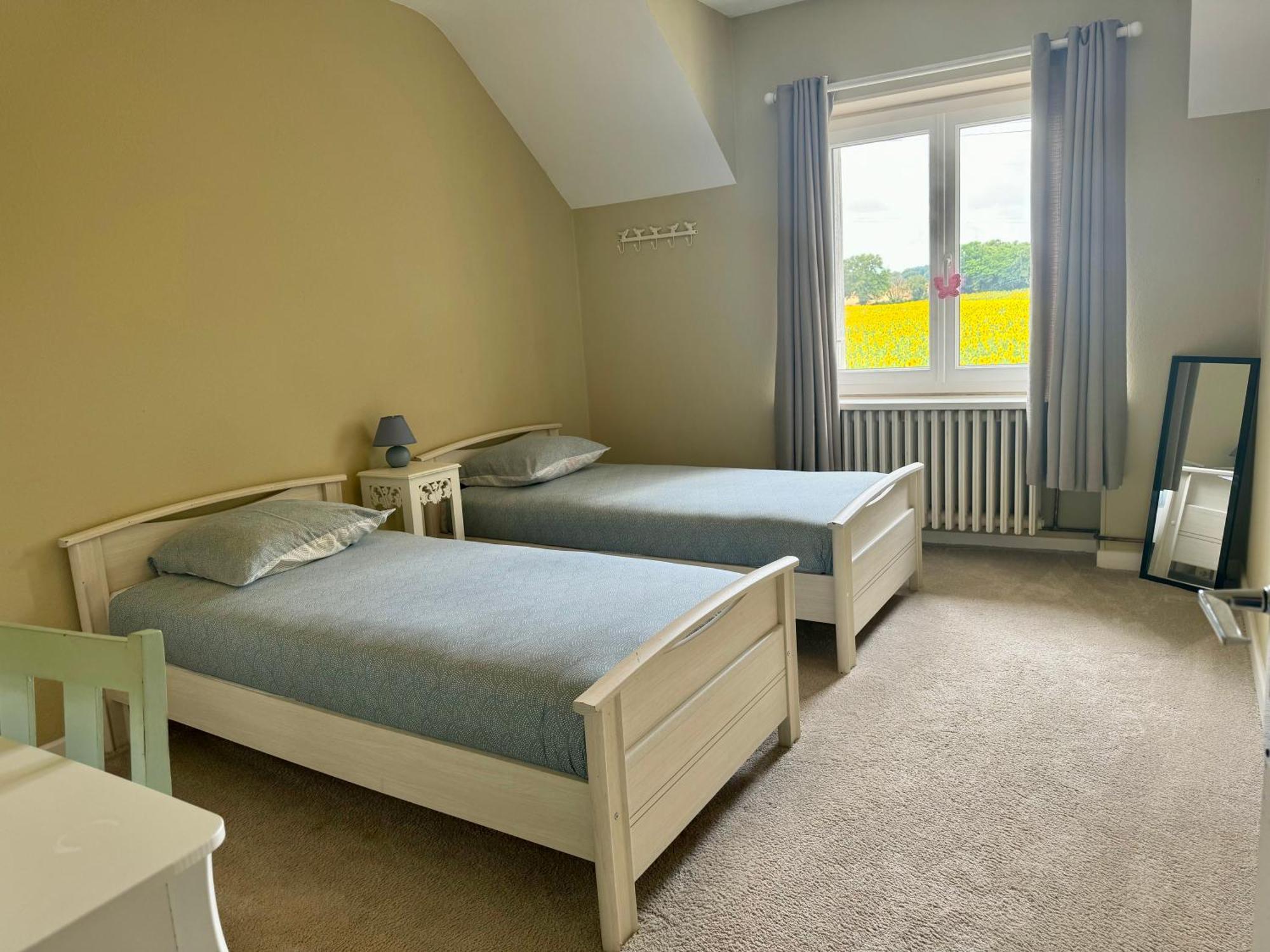 De Lumiere. Relax With Rural Lakeside Living Apartment *